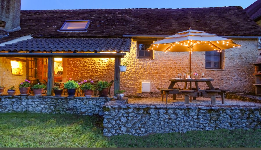 Private rear dining terrace Private rear dining terrace